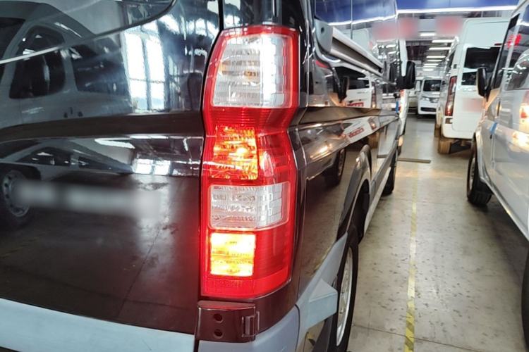 Used Foton Toano 2022 2.0T Manual Tongtu Multi-Function Long Wheelbase Mid-Roof Single-Tire 5/6/7/9-Seater 4F20TC3 Right Rear Taillight