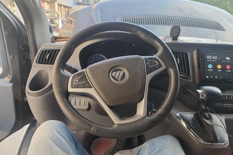 Used Foton Toano 2022 2.5T Automatic Urban Edition Short Wheelbase Mid-Height Design Single Rear Tire 5/6/9-Seater Configuration D25TCIF1 Steering Wheel