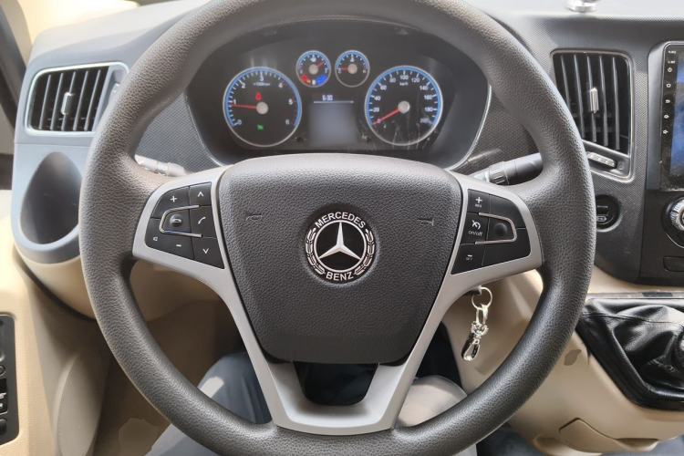 Used Foton Toano 2022 2.0T Small Passenger Custom Edition Manual Transmission Long Wheelbase Mid-Height Design Rear Single Tire 2–9 Seater Steering Wheel