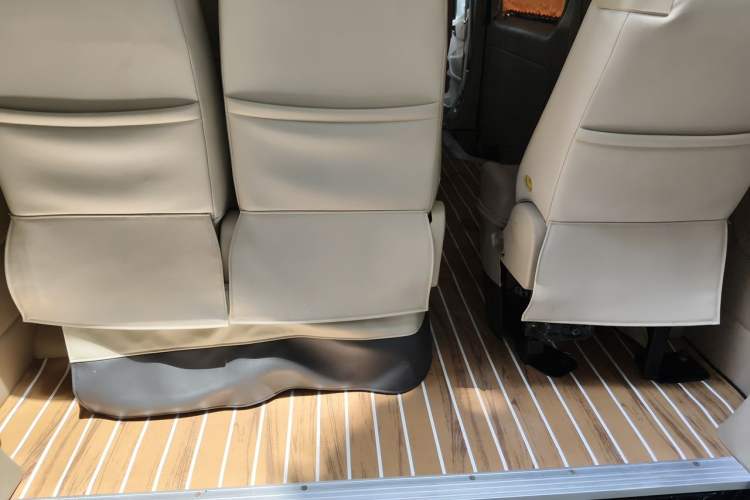 Used Foton Toano 2022 2.0T Small Passenger Custom Edition Manual Transmission Long Wheelbase Mid-Height Design Rear Single Tire 2–9 Seater Trunk