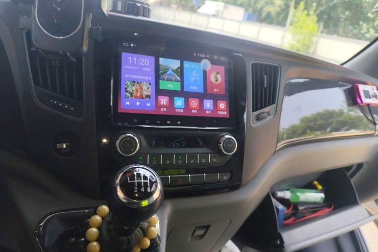 Used Foton Toano 2022 2.0T Manual Jixiang Multi-Function Long-Wheelbase Ultra-High Roof with Single Rear Tire 7/9 Seats 4F20TC3 Audio And AC Panel