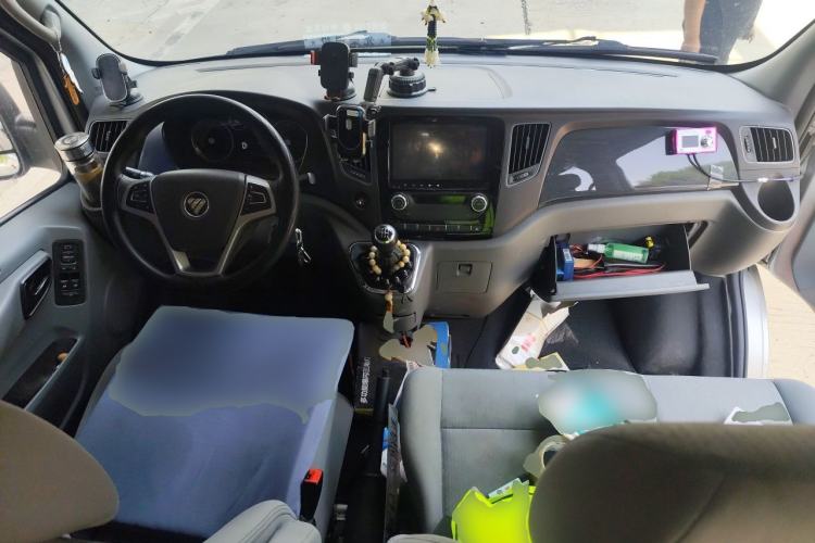 Used Foton Toano 2022 2.0T Manual Jixiang Multi-Function Long-Wheelbase Ultra-High Roof with Single Rear Tire 7/9 Seats 4F20TC3 Center Console