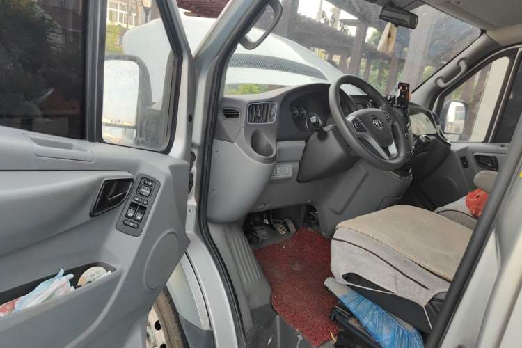 Used Foton Toano 2022 2.0T Manual Tongtu Multi-Function Long Wheelbase Mid-Roof Single-Tire 5/6/7/9-Seater 4F20TC3 Driver Seat