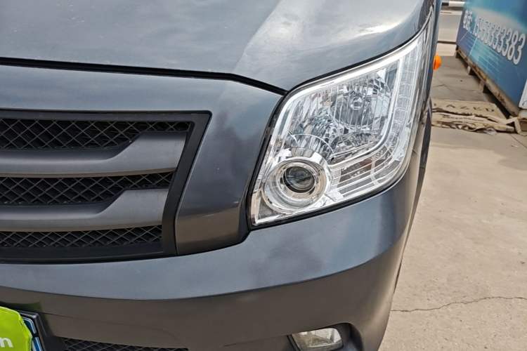 Used Foton Toano 2022 2.5T Automatic Urban Edition Short Wheelbase Mid-Height Design Single Rear Tire 5/6/9-Seater Configuration D25TCIF1 Left Front Headlight