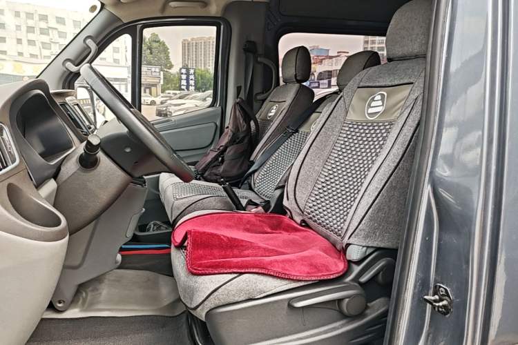 Used Foton Toano 2022 2.5T Automatic Urban Edition Short Wheelbase Mid-Height Design Single Rear Tire 5/6/9-Seater Configuration D25TCIF1 Left Front Seat
