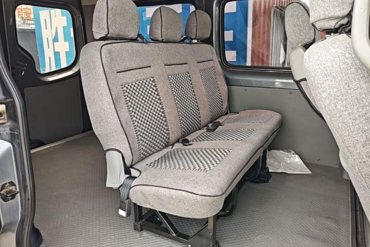 Used Foton Toano 2022 2.5T Automatic Urban Edition Short Wheelbase Mid-Height Design Single Rear Tire 5/6/9-Seater Configuration D25TCIF1 Left Rear Seat