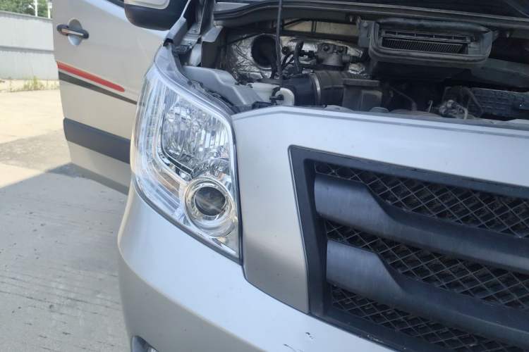 Used Foton Toano 2022 2.0T Manual Jixiang Multi-Function Long-Wheelbase Ultra-High Roof with Single Rear Tire 7/9 Seats 4F20TC3 Right Front Headlight