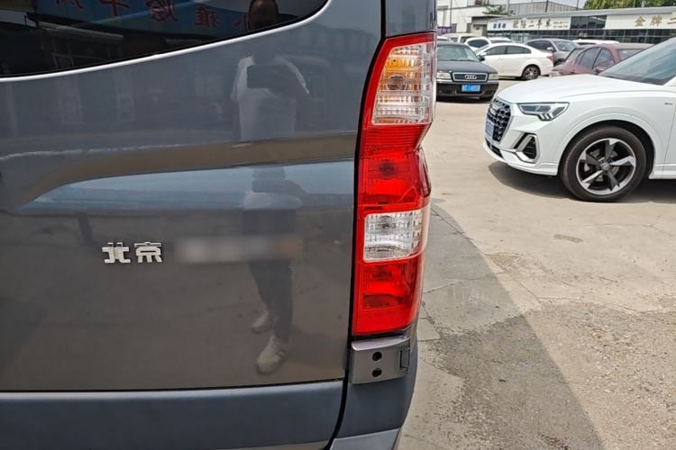 Used Foton Toano 2022 2.5T Automatic Urban Edition Short Wheelbase Mid-Height Design Single Rear Tire 5/6/9-Seater Configuration D25TCIF1 Right Rear Taillight