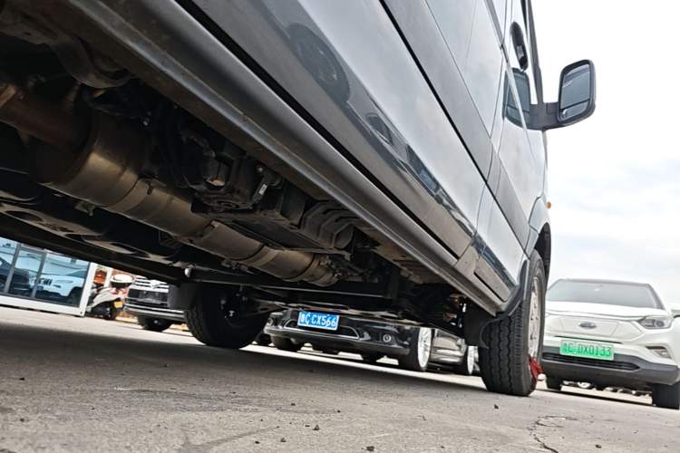Used Foton Toano 2022 2.5T Automatic Urban Edition Short Wheelbase Mid-Height Design Single Rear Tire 5/6/9-Seater Configuration D25TCIF1 Right Side Sill