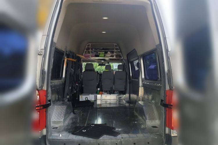 Used Foton Toano 2022 2.0T Manual Jixiang Multi-Function Long-Wheelbase Ultra-High Roof with Single Rear Tire 7/9 Seats 4F20TC3 Trunk