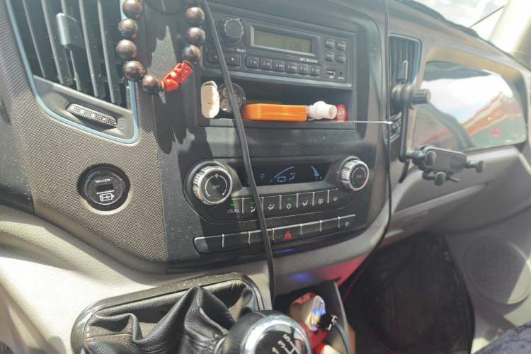 Used Foton Toano 2022 2.0T Manual Tongtu Van Long Wheelbase Mid-Roof Design Rear Single Tire 3-Seater 4F20TC3 Audio And AC Panel