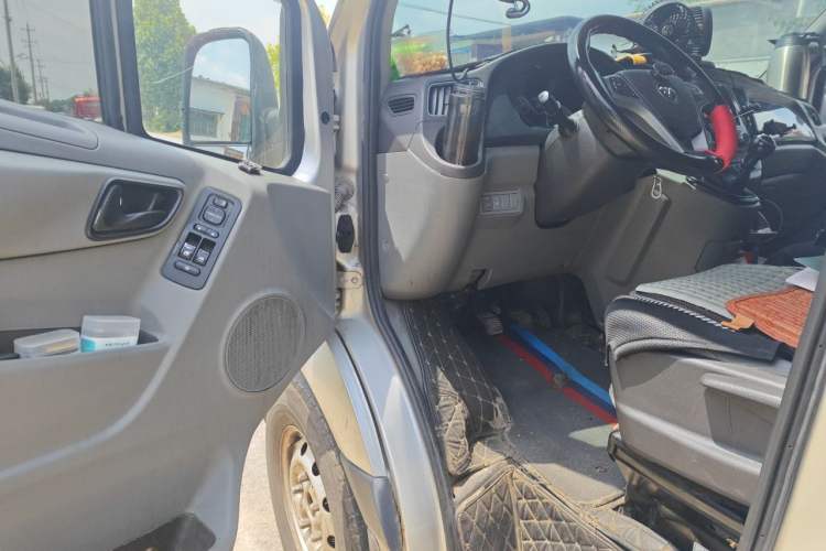 Used Foton Toano 2022 2.0T Manual Tongtu Van Long Wheelbase Mid-Roof Design Rear Single Tire 3-Seater 4F20TC3 Driver Seat