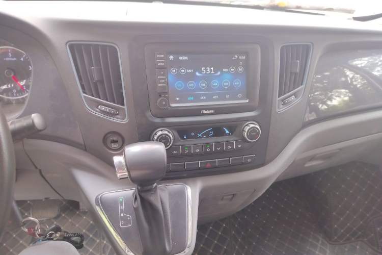 Used Foton Toano 2022 2.5T Automatic Tongtu Van Short Wheelbase Mid-Roof Design Rear Single Tire 3-Seater D25TCIF1 Audio And AC Panel