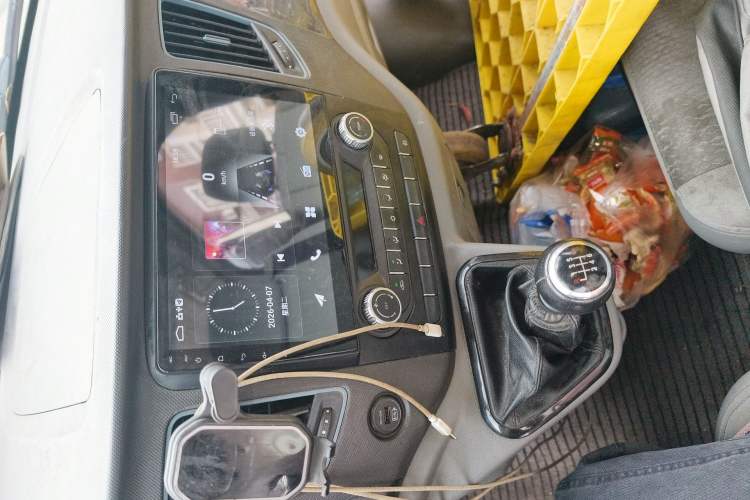 Used Foton Toano 2022 2.0T Manual Tongtu Van Long Wheelbase Mid-Roof Design Rear Single Tire 3-Seater 4F20TC3 Audio And AC Panel