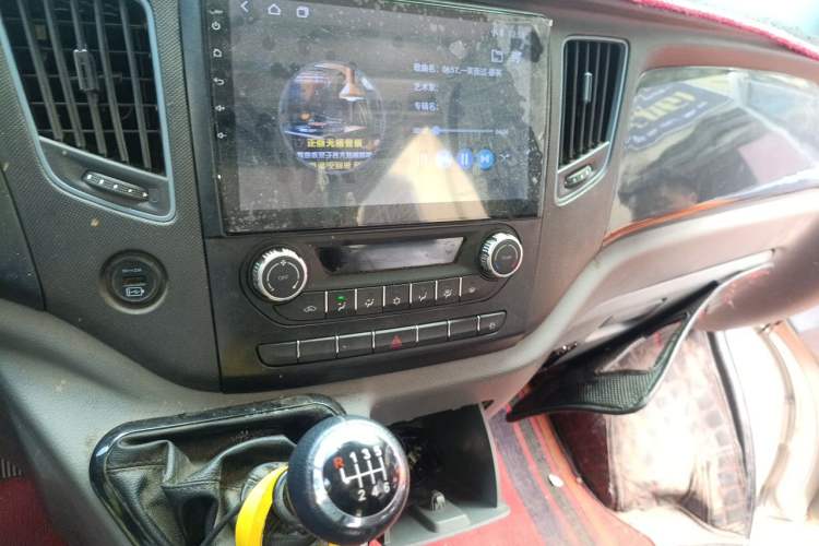 Used Foton Toano 2022 2.8T Manual Tongtu Multi-Function Extended-Chassis Mid-Roof Single-Tire Configuration 5/6/7/9-Seater F2.8NS6B177L Audio And AC Panel