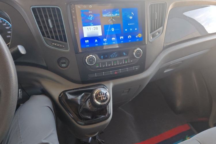 Used Foton Toano 2022 2.0T Manual Jixiang Multi-Function Long-Wheelbase Mid-Roof Single-Tire Rear 7/9-Seater 4F20TC3 Audio And AC Panel