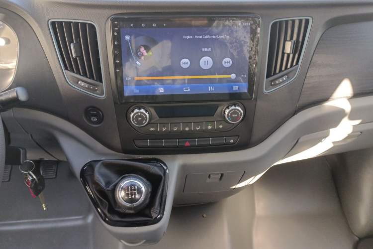 Used Foton Toano 2022 2.0T Manual Urban Edition Short Wheelbase Mid-Height Design Rear Single Tire 5/6/9-Seater Configuration 4F20TC3 Audio And AC Panel
