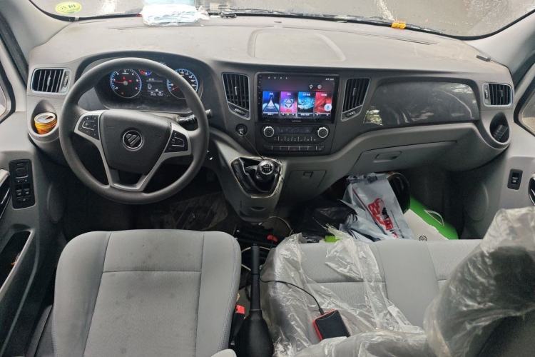 Used Foton Toano 2022 2.0T Manual Urban Edition Short Wheelbase Mid-Height Design Rear Single Tire 5/6/9-Seater Configuration 4F20TC3 Center Console
