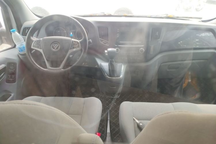 Used Foton Toano 2022 2.5T Automatic Tongtu Van Short Wheelbase Mid-Roof Design Rear Single Tire 3-Seater D25TCIF1 Center Console