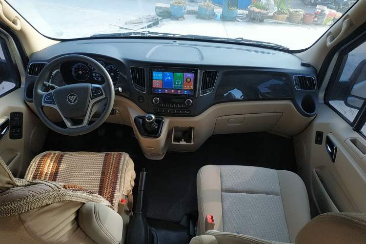 Used Foton Toano 2022 2.8T Manual Tongtu Multi-Function Long-Wheelbase Mid-Roof Single-Tire 5/6/7/9-Seater F2.8NS6B177L Center Console