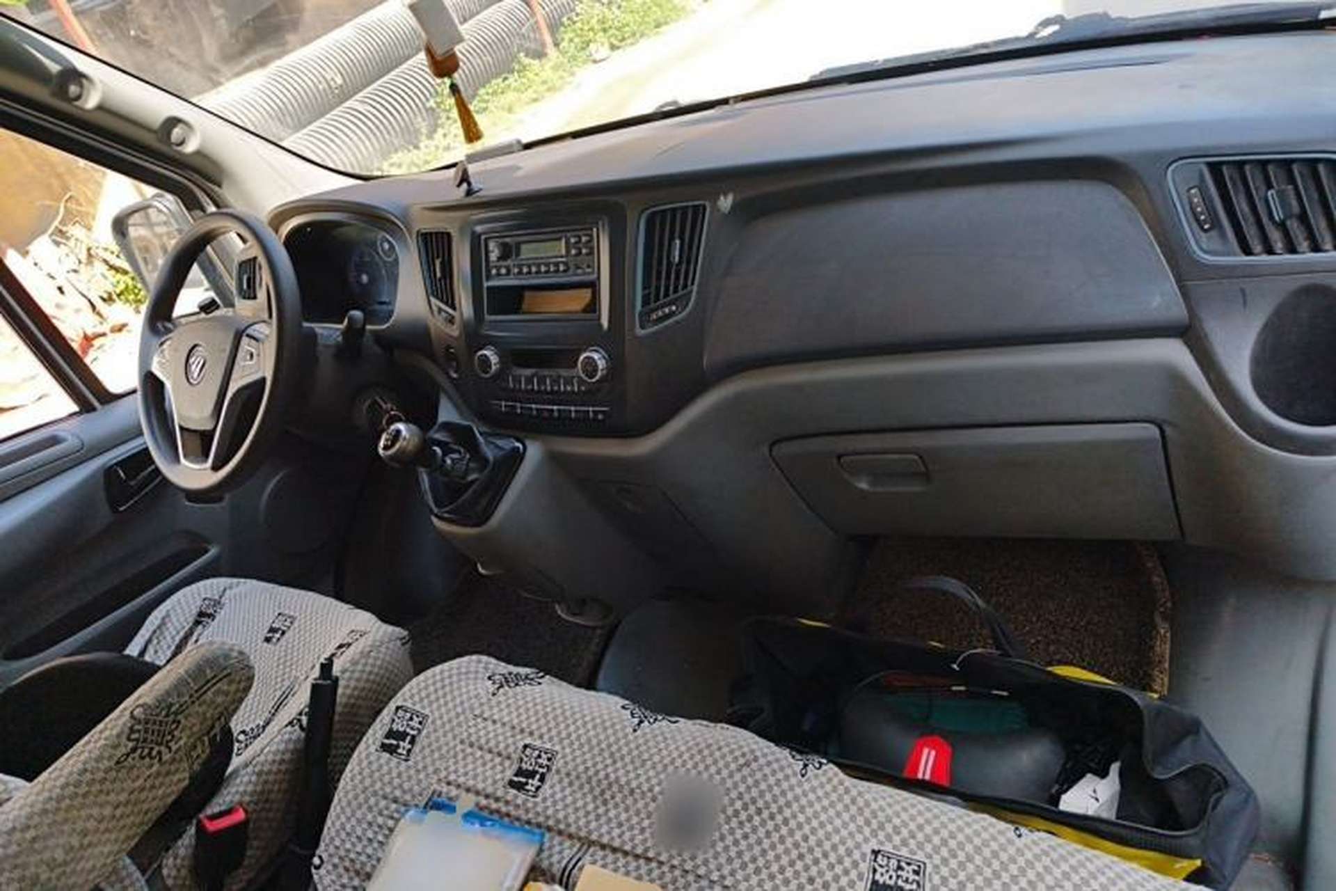 Used Foton Toano 2022 2.0T Manual Urban Edition Short Wheelbase Mid-Height Design Rear Single Tire 5/6/9-Seater Configuration 4F20TC3 Center Console