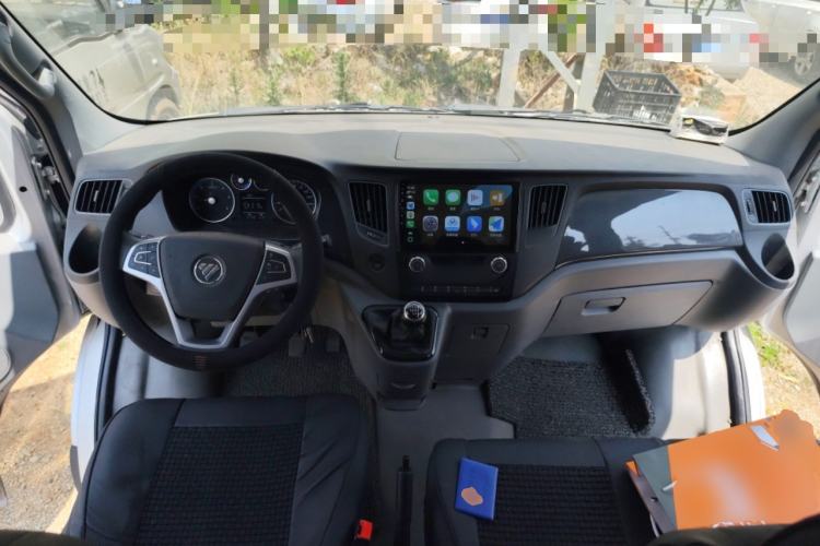 Used Foton Toano 2022 2.8T Manual Jixiang Multi-Function Long-Wheelbase Mid-Roof with Rear Dual Tires 7/9-Seater F2.8NS6B177L Center Console