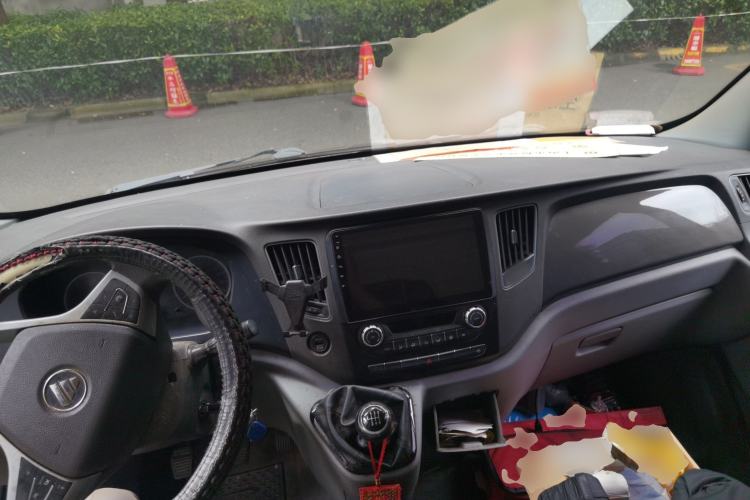 Used Foton Toano 2022 2.0T Manual Tongtu Van Long Wheelbase Mid-Roof Design Rear Single Tire 3-Seater 4F20TC3 Center Console