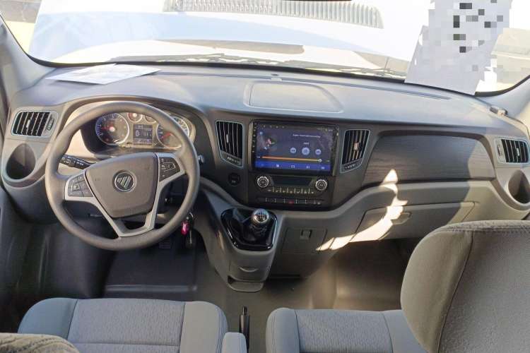 Used Foton Toano 2022 2.0T Manual Urban Edition Short Wheelbase Mid-Height Design Rear Single Tire 5/6/9-Seater Configuration 4F20TC3 Center Console