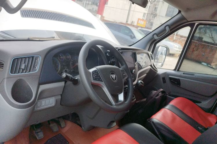 Used Foton Toano 2022 2.0T Manual Tongtu Van Long Wheelbase Mid-Roof Design Rear Single Tire 3-Seater 4F20TC3 Center Console