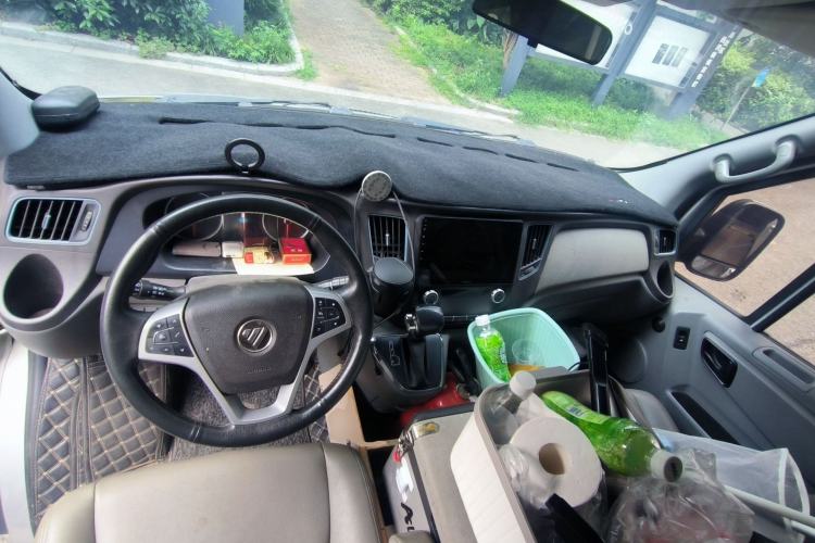 Used Foton Toano 2022 2.8T Automatic Tongtu Multi-Function Long-Wheelbase Mid-Roof Single-Tire 5/6/7/9-Seater F2.8NS6B177L Center Console
