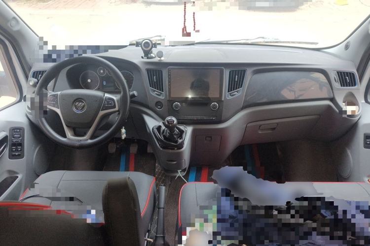 Used Foton Toano 2022 2.8T Manual Tongtu Multi-Function Extended-Chassis Mid-Roof Single-Tire Configuration 5/6/7/9-Seater F2.8NS6B177L Center Console