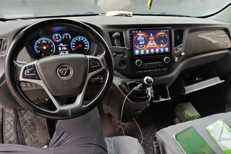 Used Foton Toano 2022 2.8T Manual Jixiang Multi-Function Long-Wheelbase Mid-Roof Single-Tire Rear 7/9-Seater F2.8NS6B177L Center Console