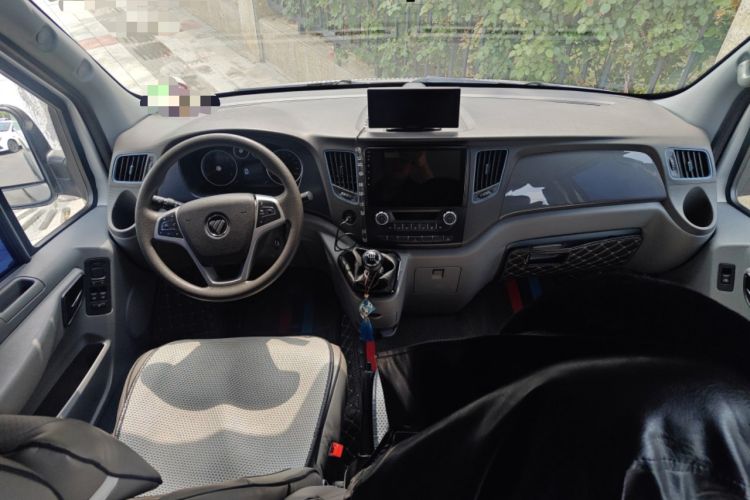 Used Foton Toano 2022 2.5T Manual Jixiang Multi-Function Short-Chassis Mid-Height with Dual Rear Tires 5/6/9-Seater D25TCIF1 Center Console