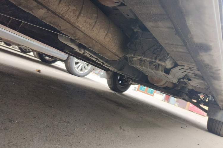 Used Foton Toano 2022 2.0T Manual Urban Van Short Wheelbase Low Roof Rear Single Tire 3-Seater – 4F20TC3 Chassis Rear Right