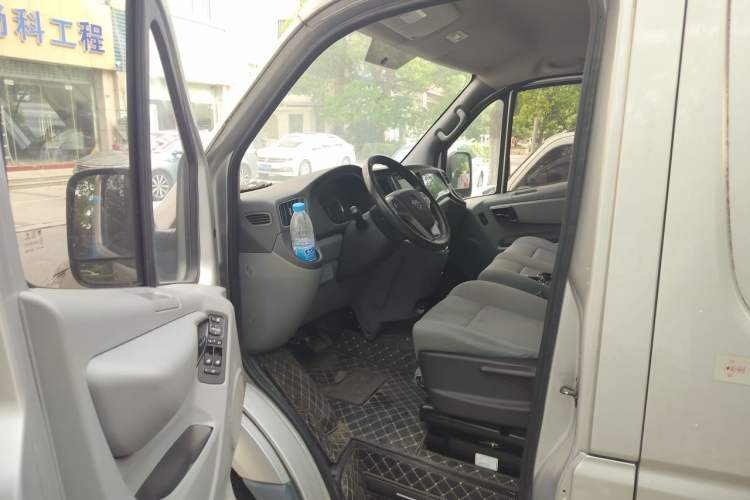 Used Foton Toano 2022 2.5T Automatic Tongtu Van Short Wheelbase Mid-Roof Design Rear Single Tire 3-Seater D25TCIF1 Driver Seat