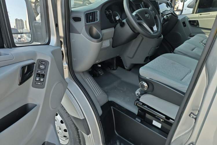 Used Foton Toano 2022 2.0T Manual Tongtu Multi-Function Long Wheelbase Mid-Roof Single-Tire 5/6/7/9-Seater 4F20TC3 Driver Seat