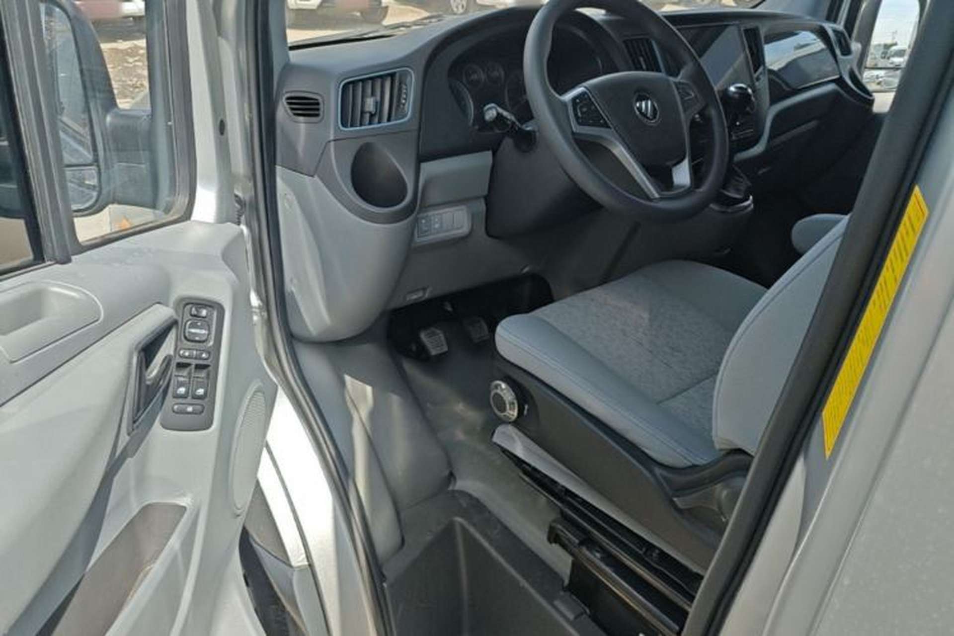 Used Foton Toano 2022 2.0T Manual Jixiang Multi-Function Long-Wheelbase Mid-Roof Single-Tire Rear 7/9-Seater 4F20TC3 Driver Seat