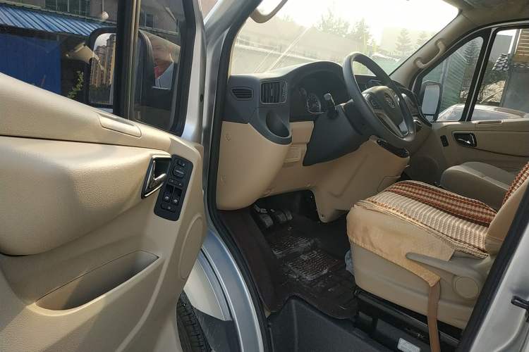 Used Foton Toano 2022 2.8T Manual Tongtu Multi-Function Long-Wheelbase Mid-Roof Single-Tire 5/6/7/9-Seater F2.8NS6B177L Driver Seat