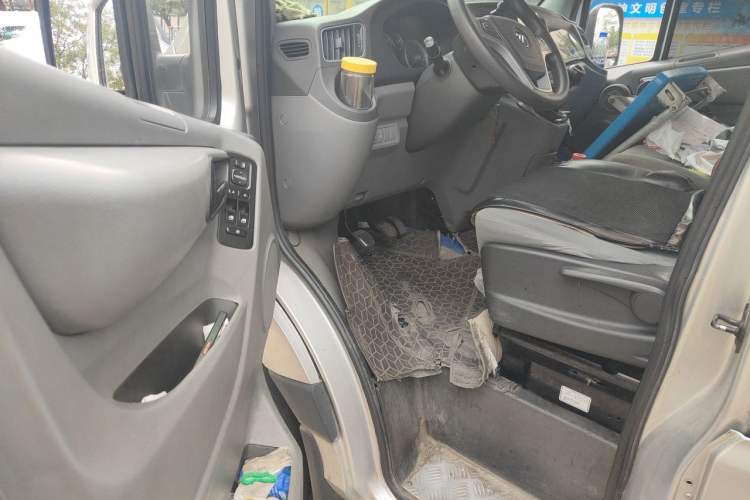 Used Foton Toano 2022 2.0T Manual Jixiang Multi-Function Long-Wheelbase Mid-Roof Single-Tire Rear 7/9-Seater 4F20TC3 Driver Seat