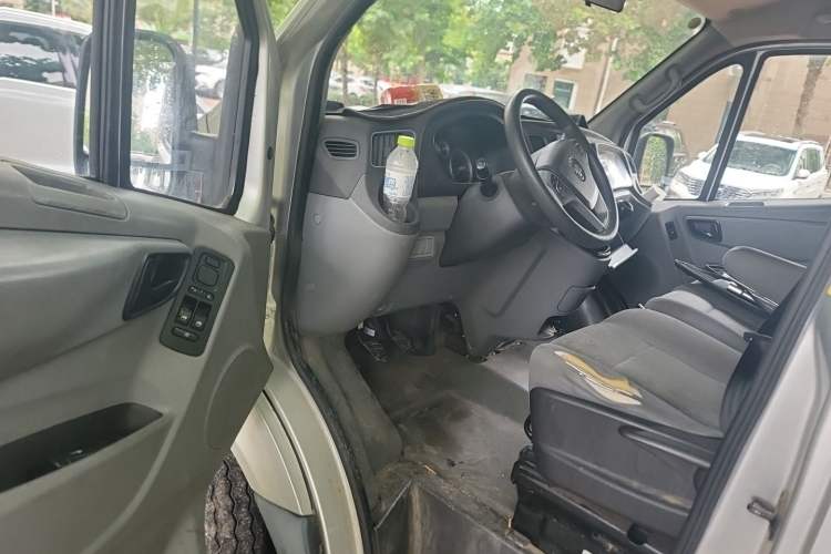 Used Foton Toano 2022 2.0T Manual Urban Edition Short Wheelbase Mid-Height Design Rear Single Tire 5/6/9-Seater Configuration 4F20TC3 Driver Seat