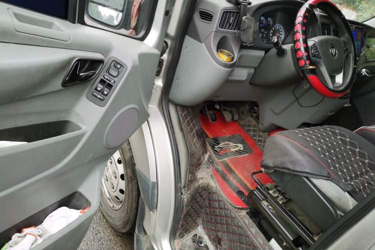 Used Foton Toano 2022 2.8T Manual Tongtu Multi-Function Extended-Chassis Mid-Roof Single-Tire Configuration 5/6/7/9-Seater F2.8NS6B177L Driver Seat
