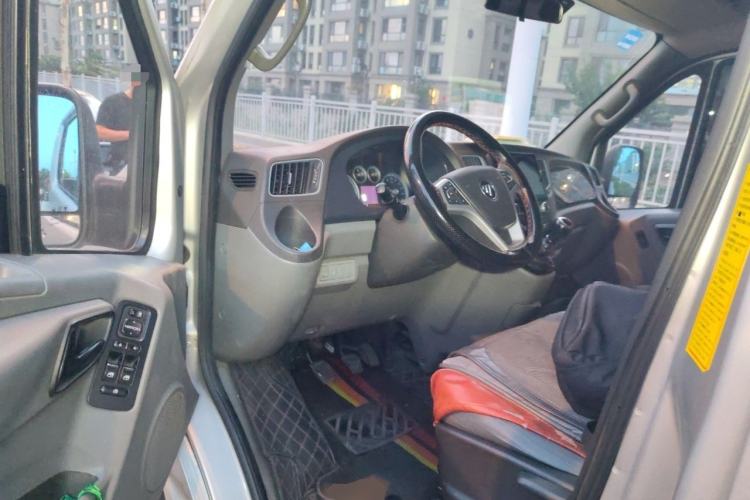 Used Foton Toano 2022 2.0T Manual Jixiang Multi-Function Long-Wheelbase Mid-Roof Single-Tire Rear 7/9-Seater 4F20TC3 Driver Seat