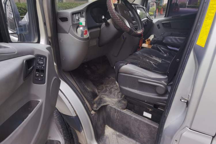 Used Foton Toano 2022 2.0T Manual Tongtu Van Long Wheelbase Mid-Roof Design Rear Single Tire 3-Seater 4F20TC3 Driver Seat