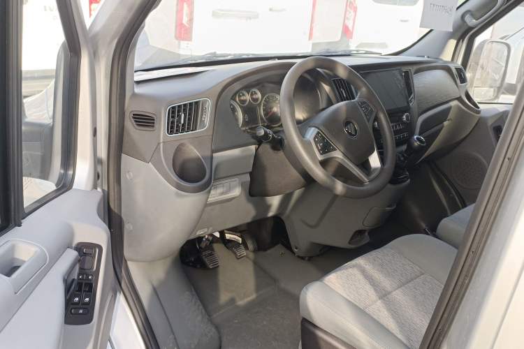 Used Foton Toano 2022 2.0T Manual Urban Edition Short Wheelbase Mid-Height Design Rear Single Tire 5/6/9-Seater Configuration 4F20TC3 Driver Seat
