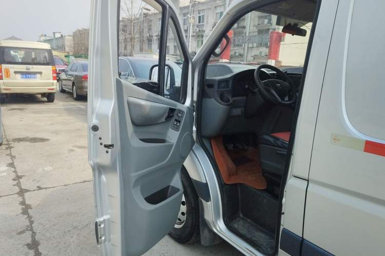 Used Foton Toano 2022 2.0T Manual Tongtu Van Long Wheelbase Mid-Roof Design Rear Single Tire 3-Seater 4F20TC3 Driver Seat