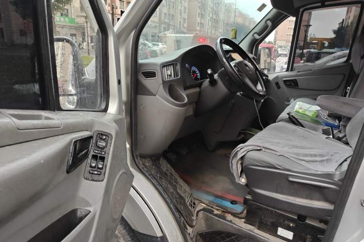 Used Foton Toano 2022 2.8T Manual Jixiang Multi-Function Long-Wheelbase Mid-Roof Single-Tire Rear 7/9-Seater F2.8NS6B177L Driver Seat