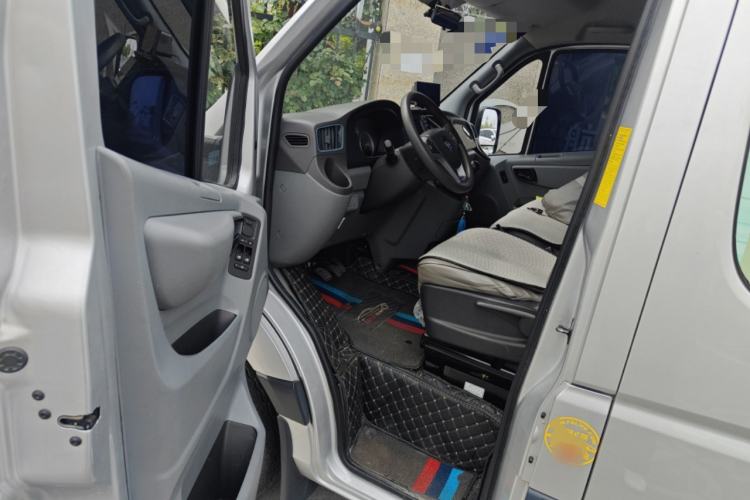Used Foton Toano 2022 2.5T Manual Jixiang Multi-Function Short-Chassis Mid-Height with Dual Rear Tires 5/6/9-Seater D25TCIF1 Driver Seat