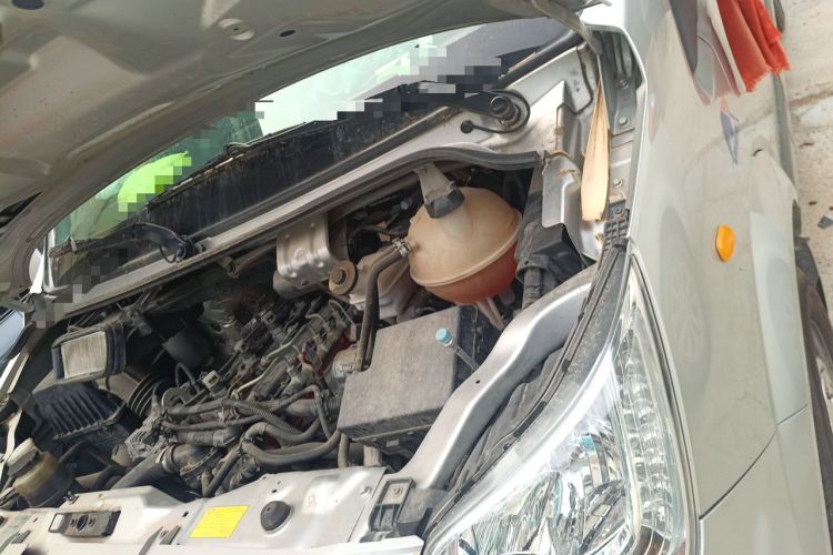 Used Foton Toano 2022 2.8T Manual Tongtu Multi-Function Extended-Chassis Mid-Roof Single-Tire Configuration 5/6/7/9-Seater F2.8NS6B177L Engine Bay Left