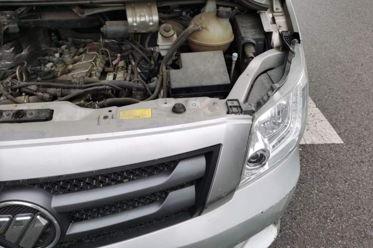 Used Foton Toano 2022 2.8T Manual Tongtu Multi-Function Extended-Chassis Mid-Roof Single-Tire Configuration 5/6/7/9-Seater F2.8NS6B177L Engine Bay Left