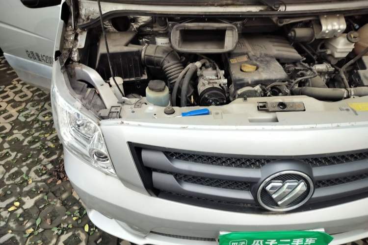 Used Foton Toano 2022 2.5T Automatic Tongtu Van Short Wheelbase Mid-Roof Design Rear Single Tire 3-Seater D25TCIF1 Engine Bay Right